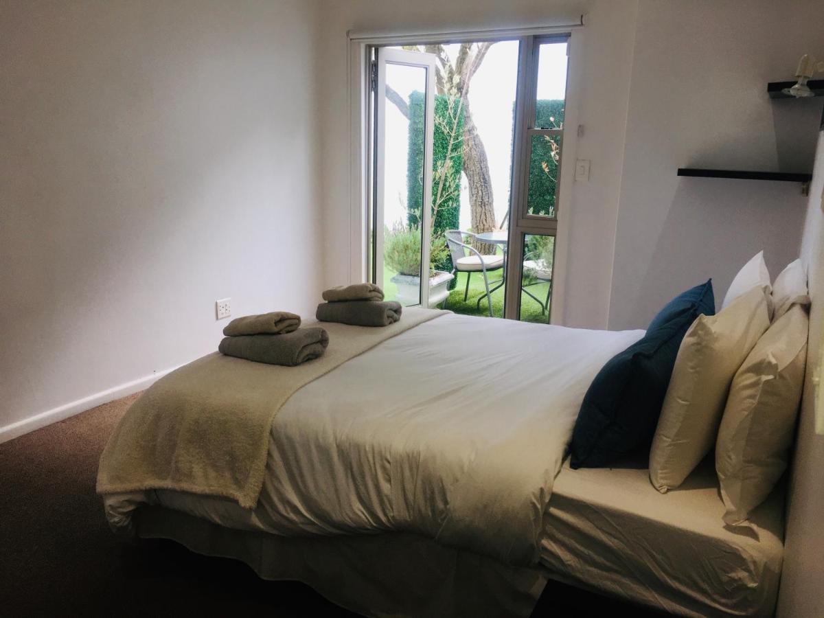Pangsapuri 270 m² dengan 2 bilik tidur dan 2 bilik mandi peribadi di Camps Bay Cape Town Luaran gambar