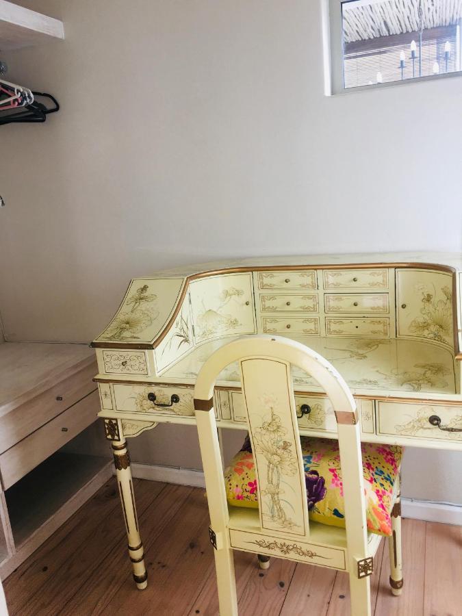 Pangsapuri 270 m² dengan 2 bilik tidur dan 2 bilik mandi peribadi di Camps Bay Cape Town Luaran gambar