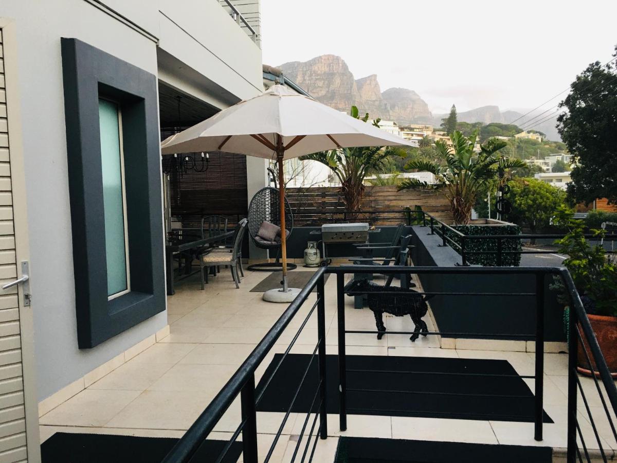 Pangsapuri 270 m² dengan 2 bilik tidur dan 2 bilik mandi peribadi di Camps Bay Cape Town Luaran gambar