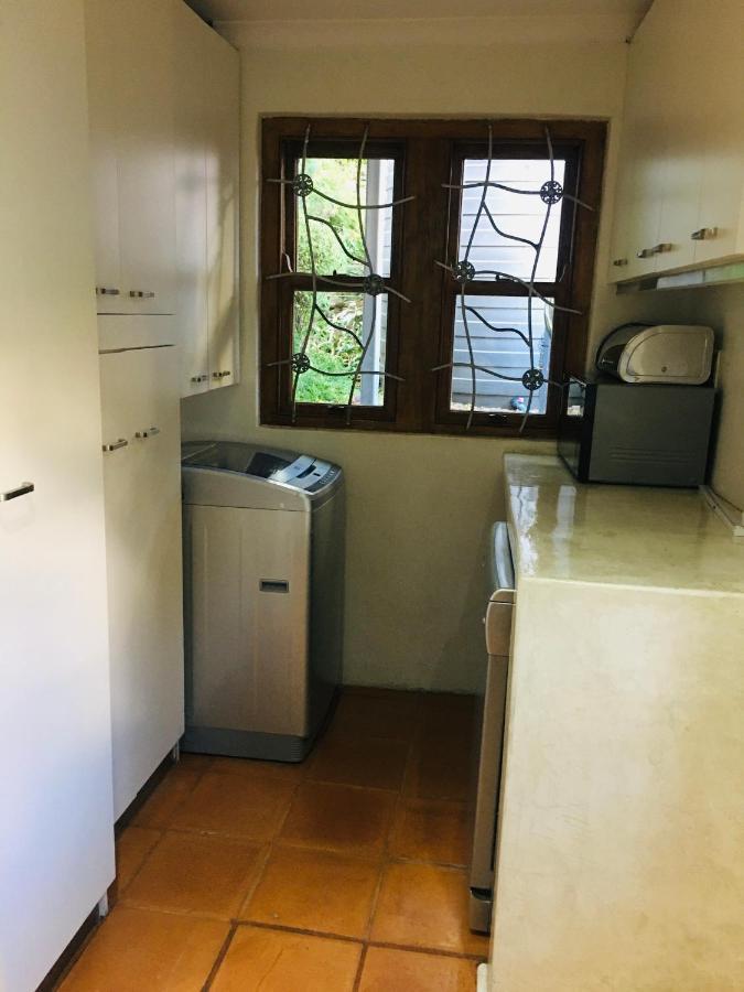 Pangsapuri 270 m² dengan 2 bilik tidur dan 2 bilik mandi peribadi di Camps Bay Cape Town Luaran gambar