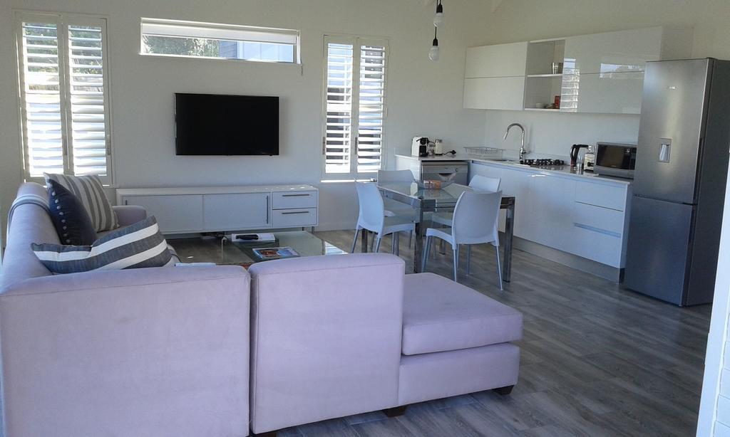 Pangsapuri 270 m² dengan 2 bilik tidur dan 2 bilik mandi peribadi di Camps Bay Cape Town Luaran gambar