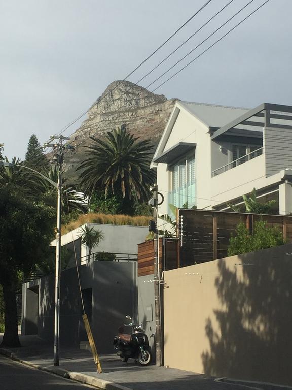 Pangsapuri 270 m² dengan 2 bilik tidur dan 2 bilik mandi peribadi di Camps Bay Cape Town Luaran gambar