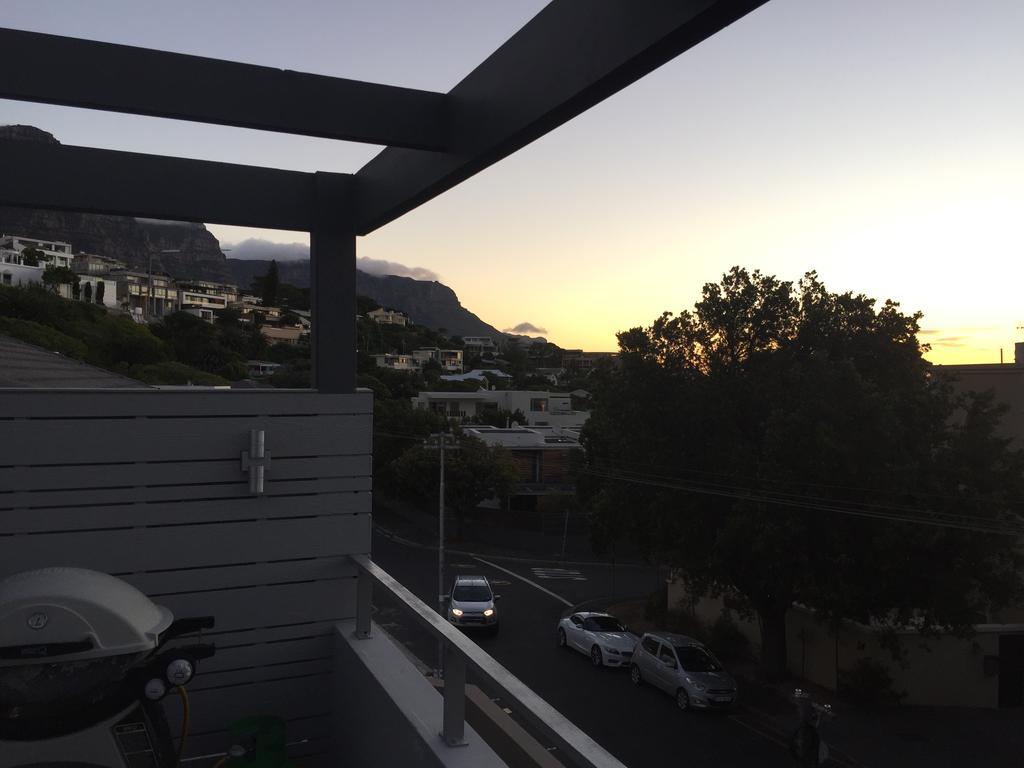 Pangsapuri 270 m² dengan 2 bilik tidur dan 2 bilik mandi peribadi di Camps Bay Cape Town Luaran gambar