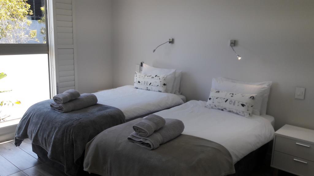 Pangsapuri 270 m² dengan 2 bilik tidur dan 2 bilik mandi peribadi di Camps Bay Cape Town Luaran gambar