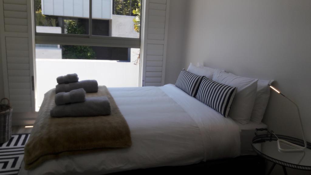 Pangsapuri 270 m² dengan 2 bilik tidur dan 2 bilik mandi peribadi di Camps Bay Cape Town Luaran gambar