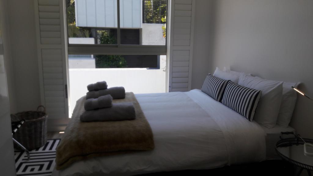 Pangsapuri 270 m² dengan 2 bilik tidur dan 2 bilik mandi peribadi di Camps Bay Cape Town Luaran gambar