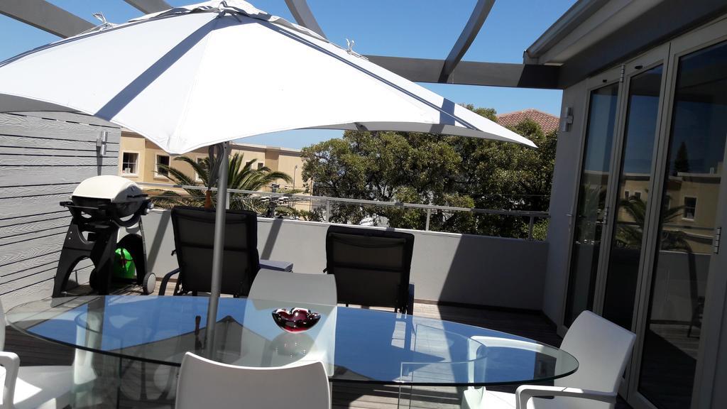 Pangsapuri 270 m² dengan 2 bilik tidur dan 2 bilik mandi peribadi di Camps Bay Cape Town Luaran gambar