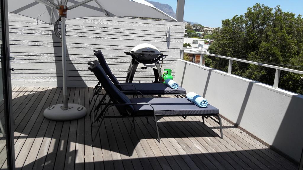 Pangsapuri 270 m² dengan 2 bilik tidur dan 2 bilik mandi peribadi di Camps Bay Cape Town Luaran gambar