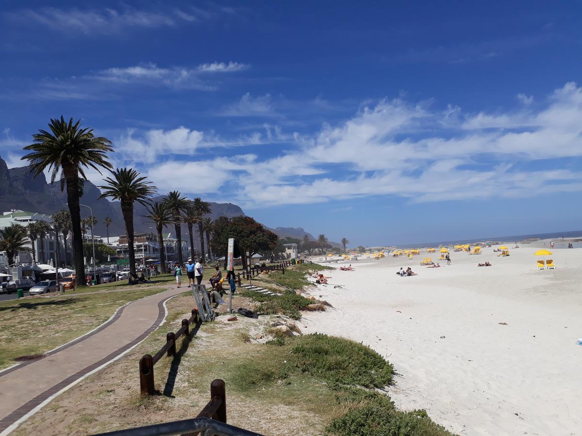 Pangsapuri 270 m² dengan 2 bilik tidur dan 2 bilik mandi peribadi di Camps Bay Cape Town Luaran gambar