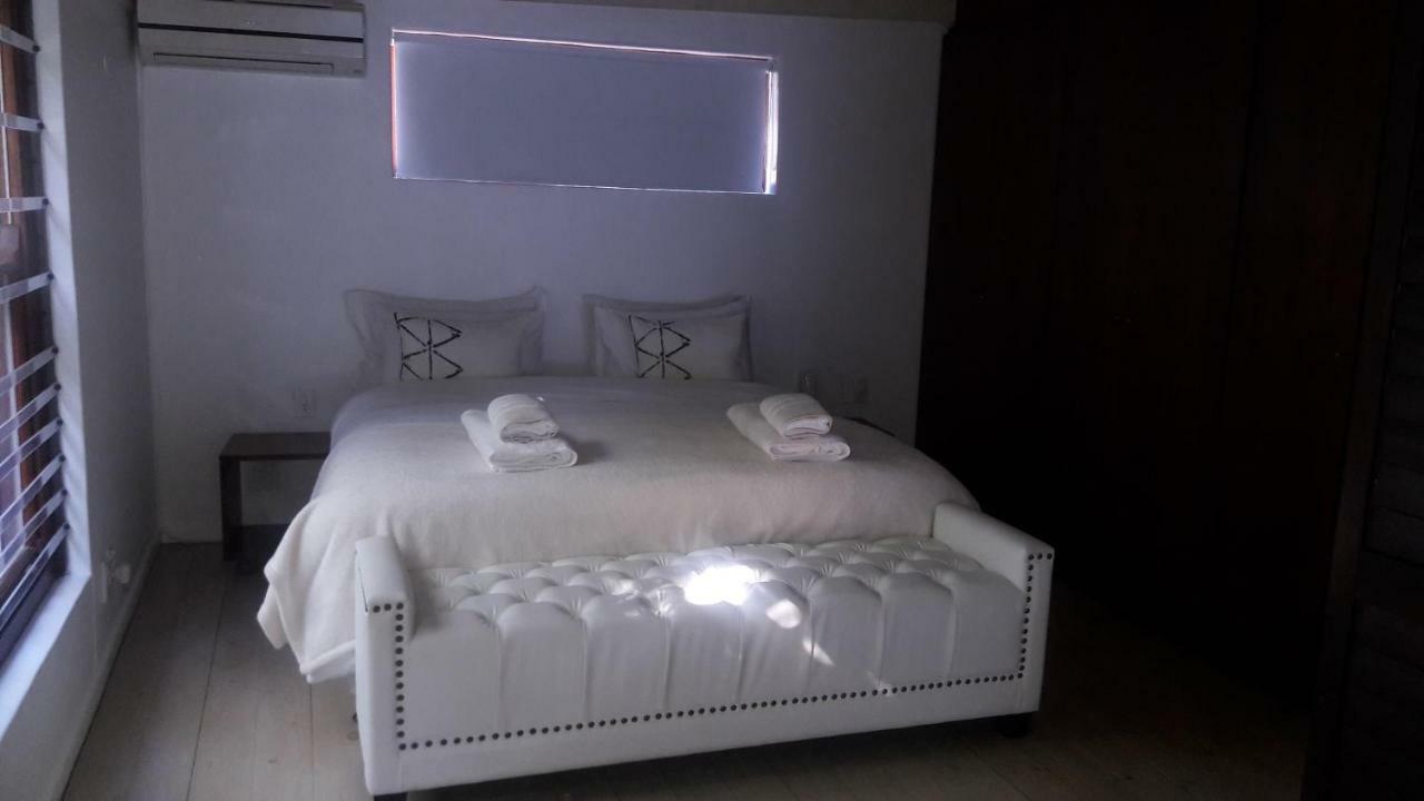 Pangsapuri 270 m² dengan 2 bilik tidur dan 2 bilik mandi peribadi di Camps Bay Cape Town Luaran gambar