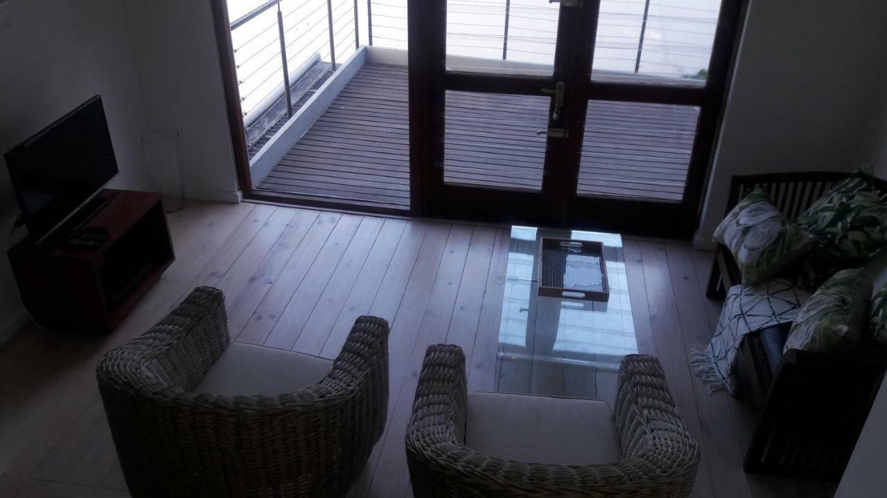 Pangsapuri 270 m² dengan 2 bilik tidur dan 2 bilik mandi peribadi di Camps Bay Cape Town Luaran gambar