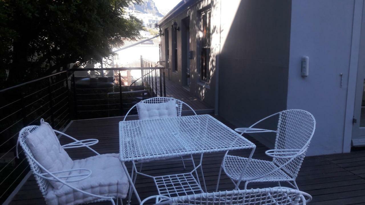 Pangsapuri 270 m² dengan 2 bilik tidur dan 2 bilik mandi peribadi di Camps Bay Cape Town Luaran gambar