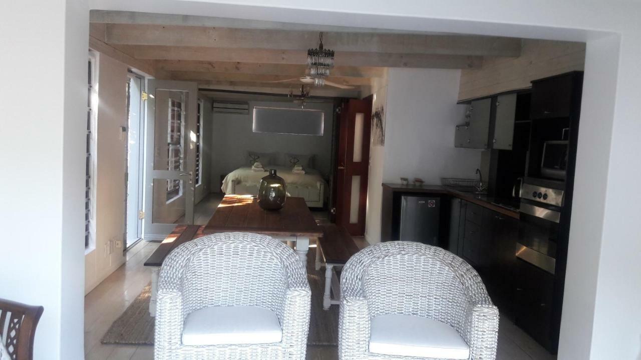 Pangsapuri 270 m² dengan 2 bilik tidur dan 2 bilik mandi peribadi di Camps Bay Cape Town Luaran gambar