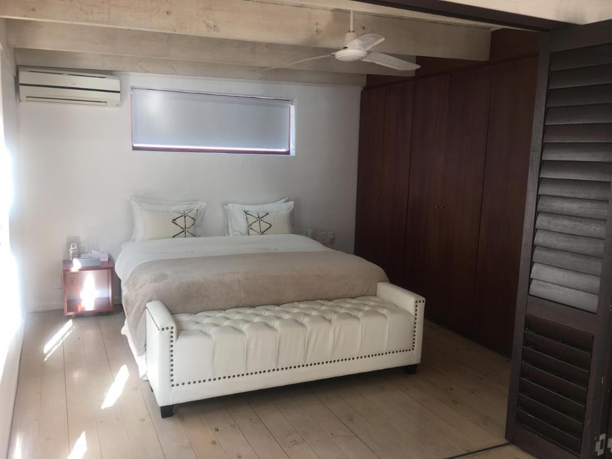 Pangsapuri 270 m² dengan 2 bilik tidur dan 2 bilik mandi peribadi di Camps Bay Cape Town Luaran gambar