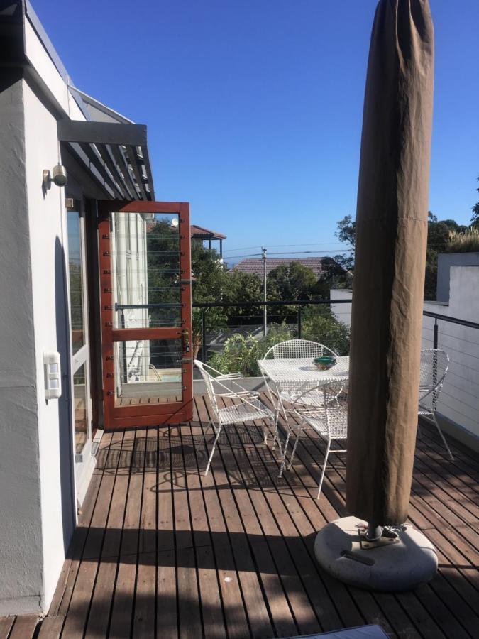 Pangsapuri 270 m² dengan 2 bilik tidur dan 2 bilik mandi peribadi di Camps Bay Cape Town Luaran gambar