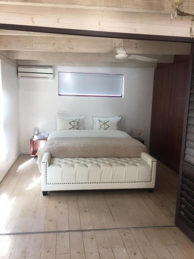Pangsapuri 270 m² dengan 2 bilik tidur dan 2 bilik mandi peribadi di Camps Bay Cape Town Luaran gambar