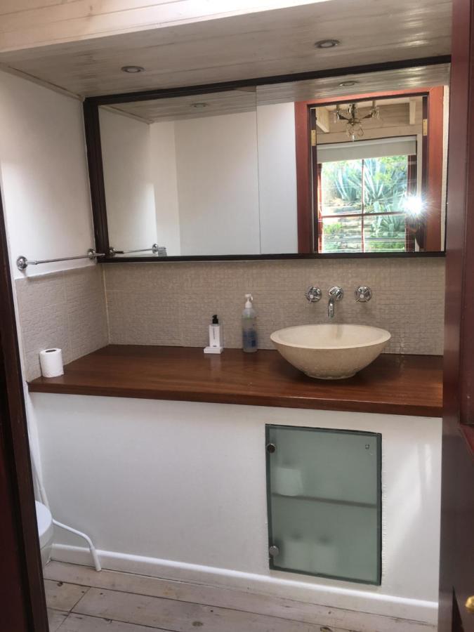 Pangsapuri 270 m² dengan 2 bilik tidur dan 2 bilik mandi peribadi di Camps Bay Cape Town Luaran gambar